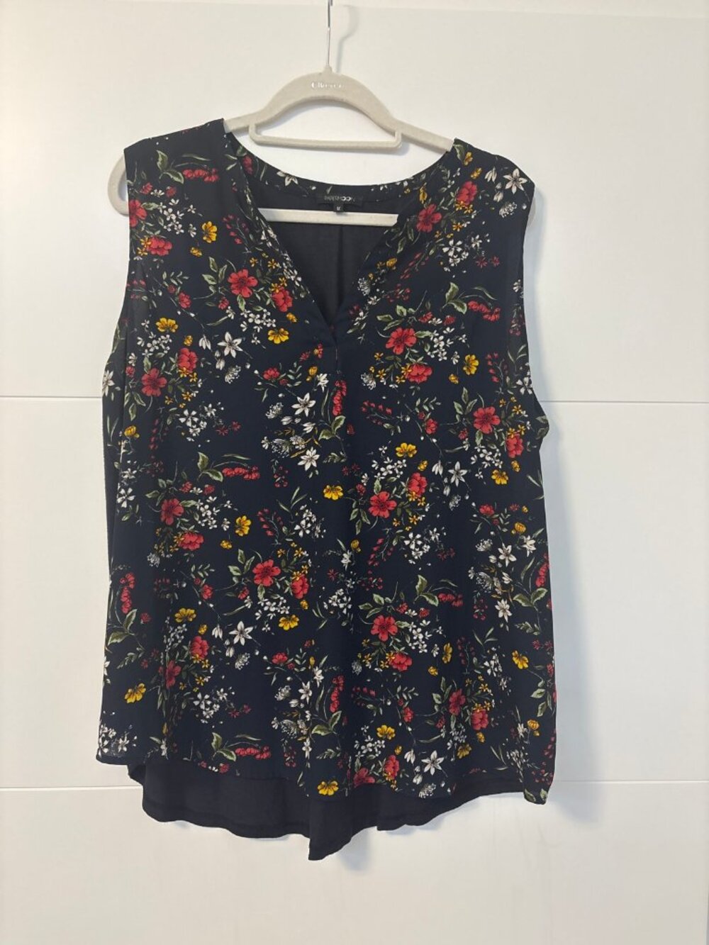 Papermoon Navy Floral Sleeveless Blouse V-Neck Size 1X